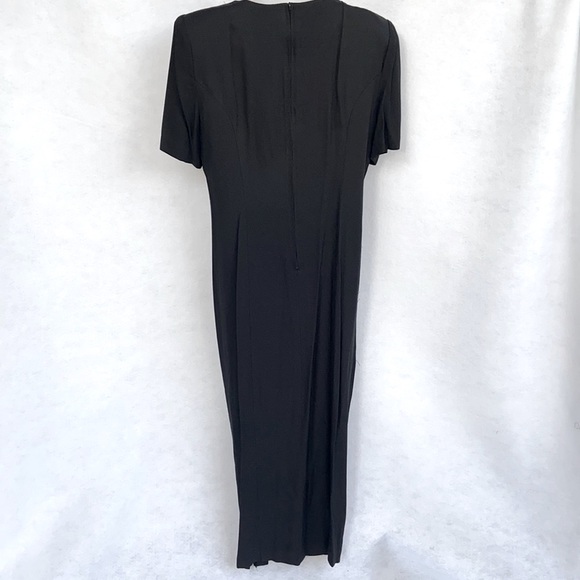 Jeffrey and Dara dress by Linda Hutley. - Picture 4 of 6